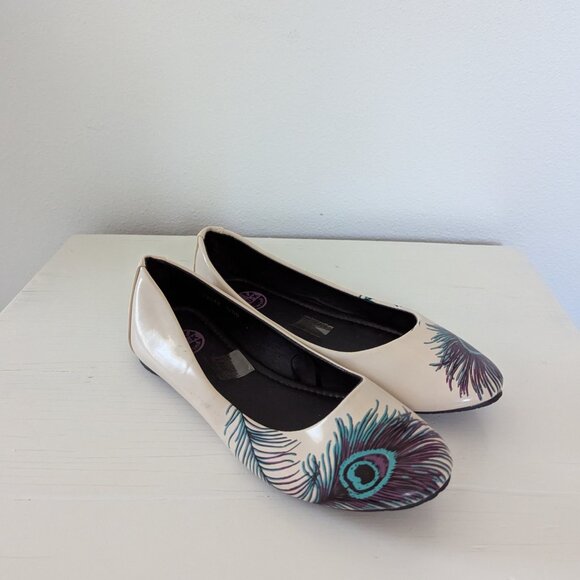 TUK Cream Flats with Peacock Design - Picture 2 of 4